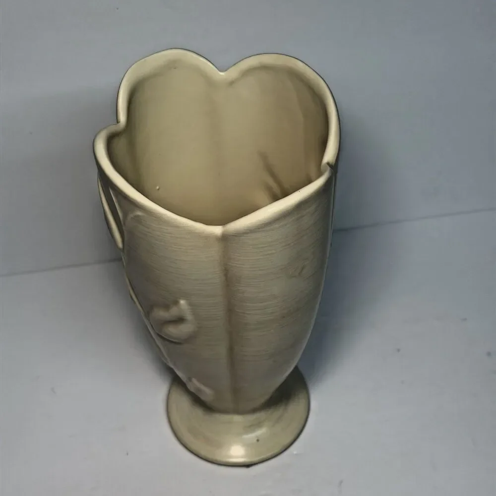 Beautiful Haeger Pottery Vase Large 10.5" Leaf Vine Decor Neutral Contemporary - Picture 3 of 10